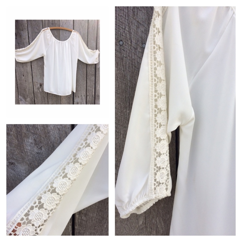 🌸Crocheted Floral Accented Blouse🌸